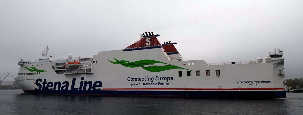 Die 199m lange Fähre Mecklenburg-Vorpommern, der Stena Line, eingehend Rostock am 09.11.18.