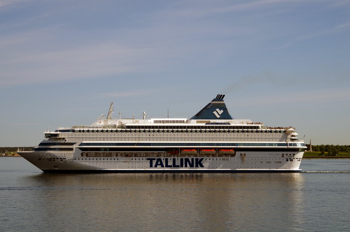 Die 202m lange Fähre SILJA EUROPA am 20.05.18 vor Tallinn