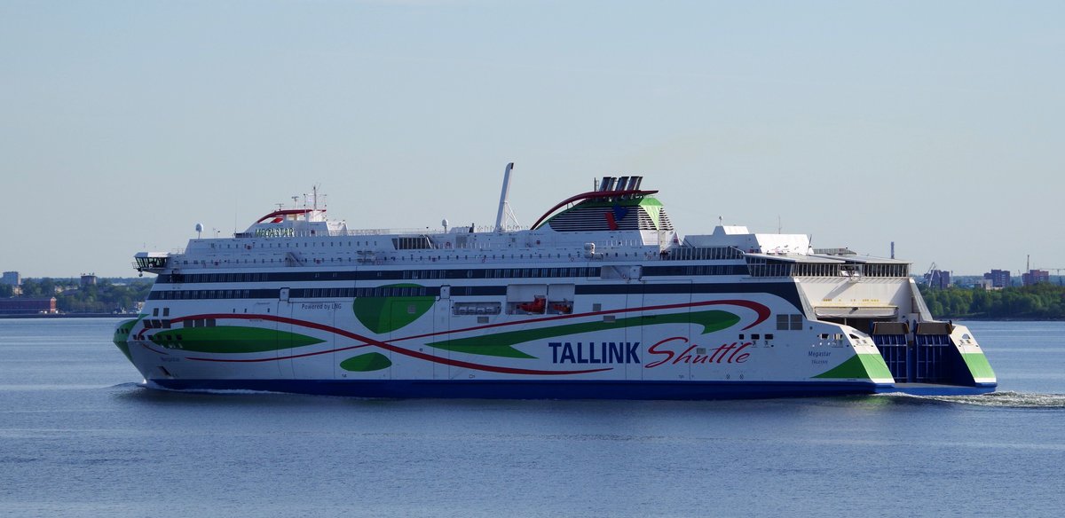 Die 213m lange TALLINK Fähre MEGASTAR am 20.05.18 ausgehend Tallinn