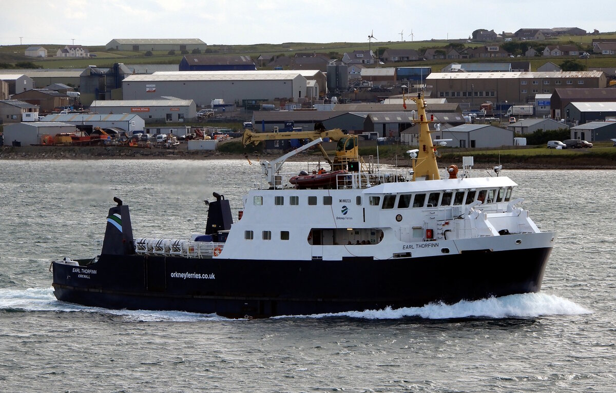 Die 45m lange Fähre EARL THORFINN (IMO:8902723) am 02.06.25 in Kirkwall.
