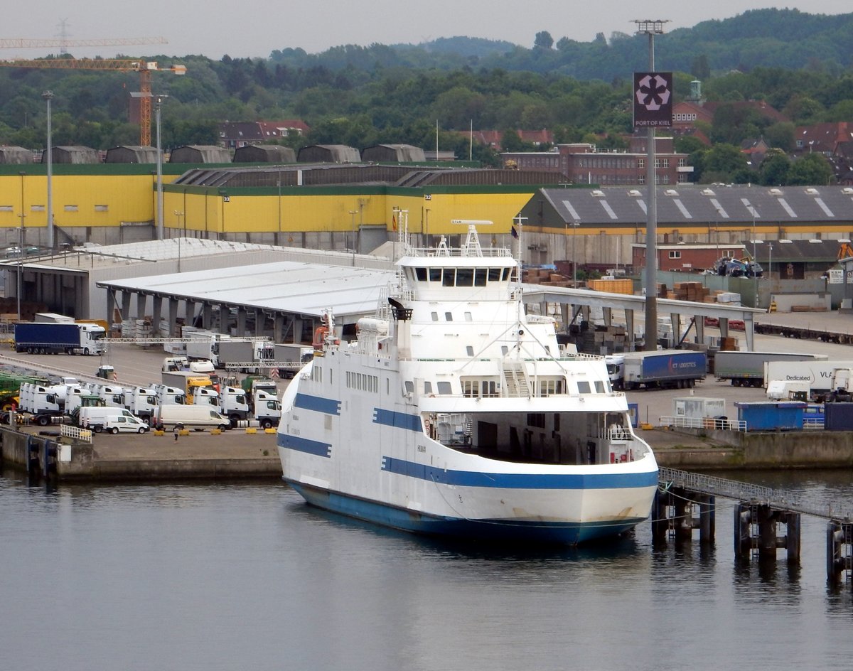 Die 98m lange Passagier- und RoRo Fähre Hiiumaa aufgelegt in Kiel am 15.05.18