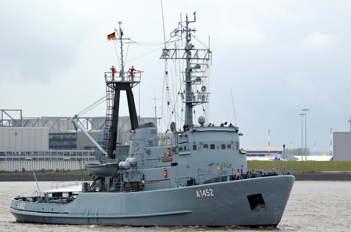 Die A1452 Spiekeroog Flagge:Deutschland Länge:52.0m Breite:12.0m auf dem Weg zur Einlaufparade des 830 Hamburger Hafengeburtstag am 10.05.19