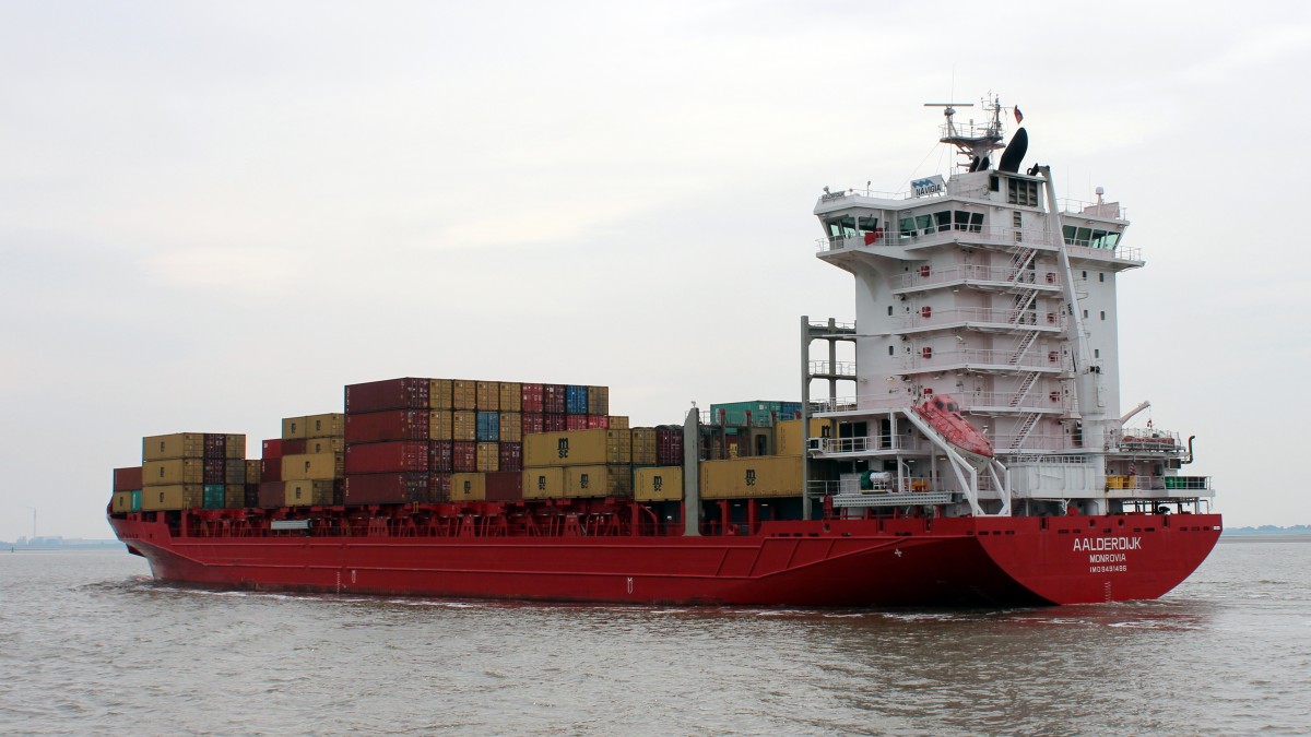 Die Aalderdijk am 15.08.2013 vor Bremerhaven auf der Weser.