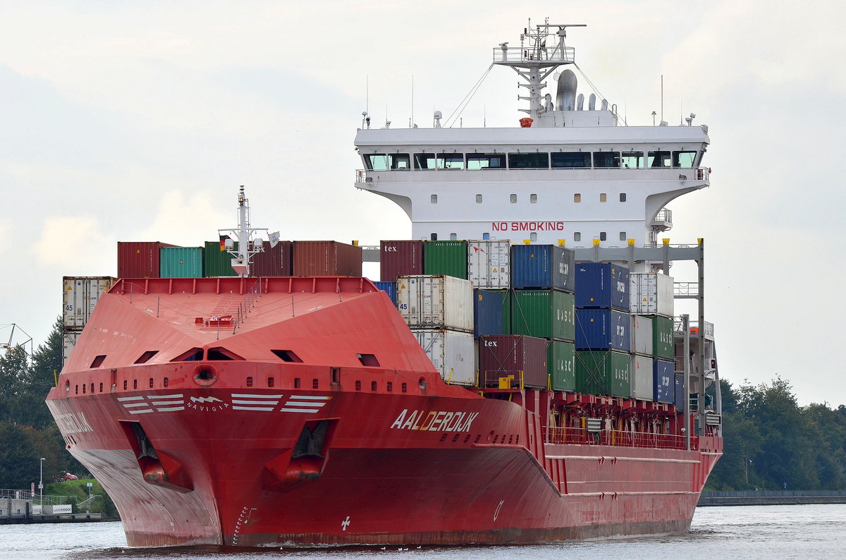 Die Aalderdijk IMO-Nummer:9491496 Flagge:Liberia Länge:168.0m Breite:26.0m Baujahr:2011 Bauwerft:Sainty Shipbuilding,Yangzhou China am 21.09.16 im Nord-Ostsee-Kanal bei Rendsburg. 