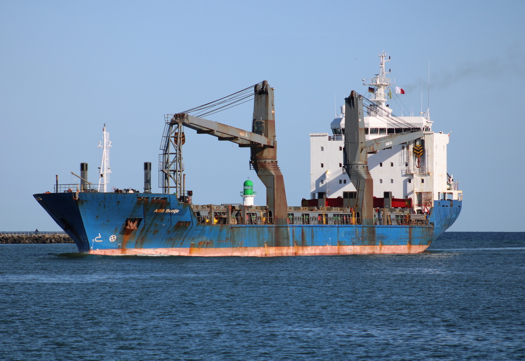 Die ABB Bentje auf dem Seeweg von Kokkola(Karleby)nach Rostock beim Einlaufen am 15.05.2022 in Warnemünde.