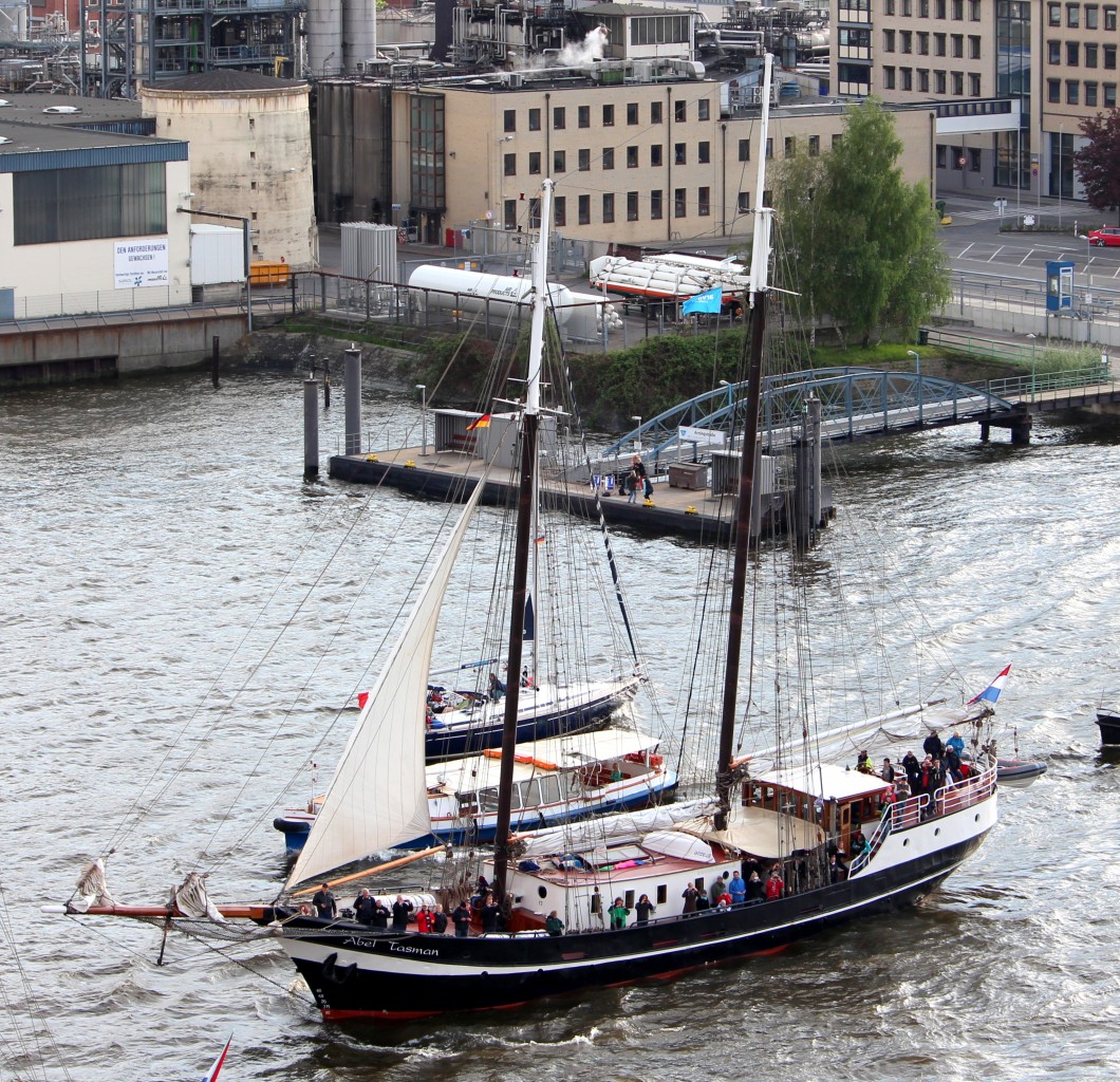 Die Abel Tasman am 12.05.2013 auf der Elbe vor Hamburg.
