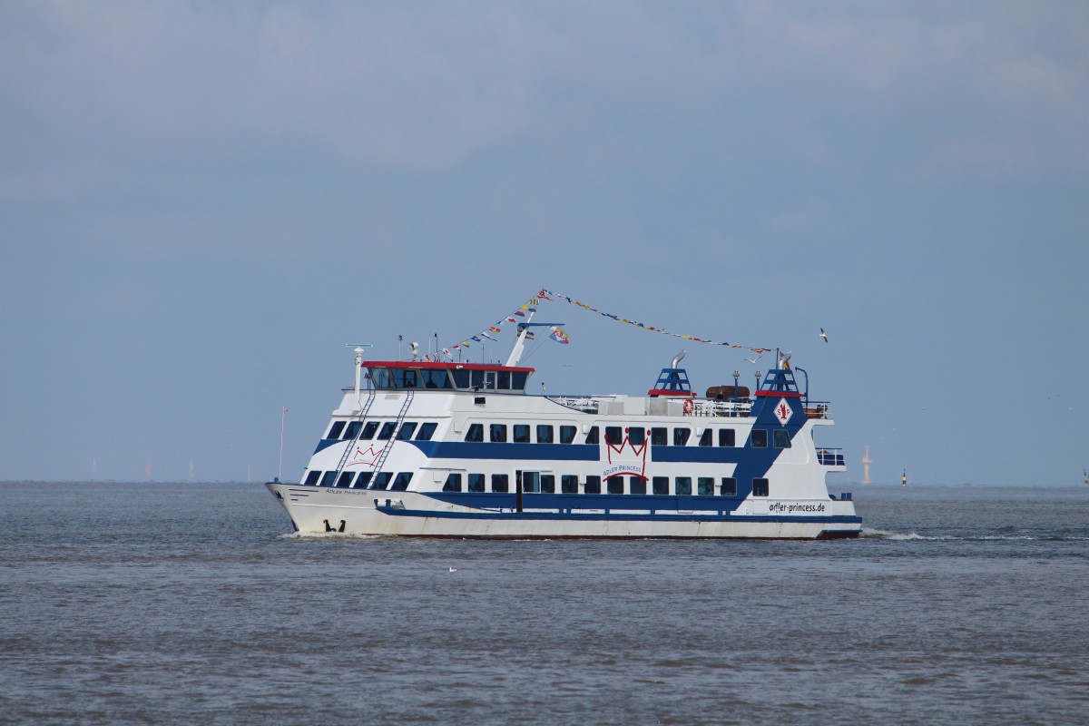 Die Adler Princess am 18.09.2013 auf der Weser von Bremerhaven nach Bremen. Baujahr 1988, 42m lang, 9m breit und einen tiefgang von 1,6m. 