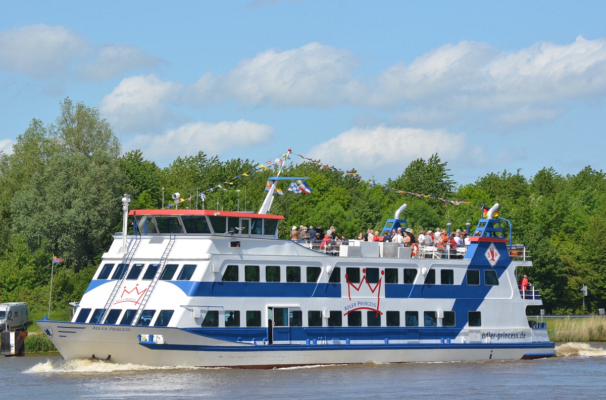 Die Adler Princess IMO-Nummer:8876302 Flagge:Deutschland Länge:42.0m Breite:9.0m Baujahr:1989 Bauwerft:: Scheepswerf Graeve,Grave Niederlande im Nord-Ostsee-Kanal bei Fischerhütte am 06.06.15