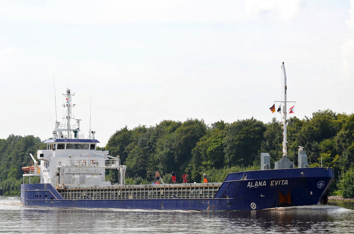 Die Alana Evita IMO-Nummer:9356529 Flagge:Niederlande Länge:89.0m Breite:12.0m Baujahr:2009 Bauwerft:Bijlsma Shipyard,Lemmer Niederlande am 24.07.16 im Nord-Ostsee-Kanal bei Fischerhütte aufgenommen.