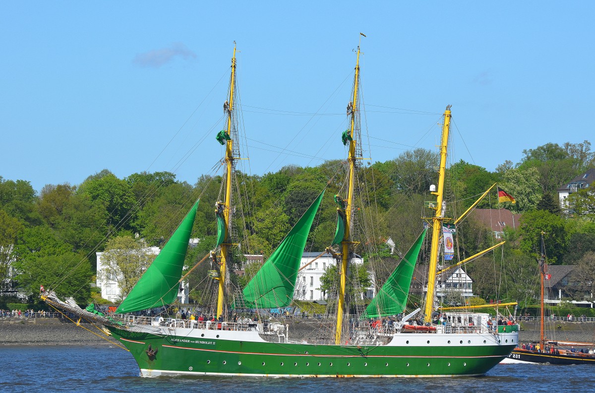 Die Alexander von Humboldt II IMO-Nummer:9618446 Flagge:Deutschland Länge:65.0m Breite:10.0m Baujahr:2011 Bauwerft:BVT Brenn&Verformtechnik,Bremen Deutschland aufgenommen am 10.05.15 bei der Auslaufparade des 826 Hamburger Hafengeburtstags.