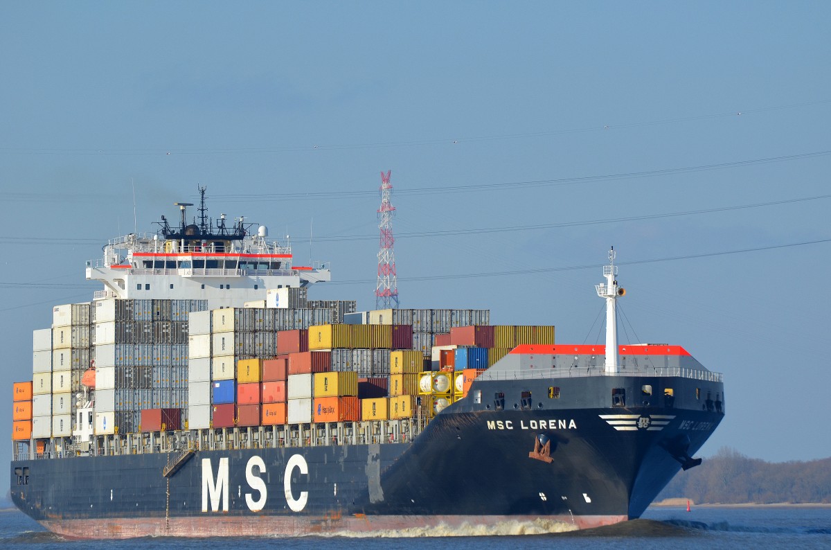 Die am 17.02.16 nach Hamburg einlaufende MSC Lorena IMO-Nummer:9320403 Flagge:Panama Länge:275.0m Breite:32.0m Baujahr:2006 Bauwerft:Daewoo Shipbuilding&Marine Engineering,Geoje Südkorea passiert den Fähranleger bei Lühe.