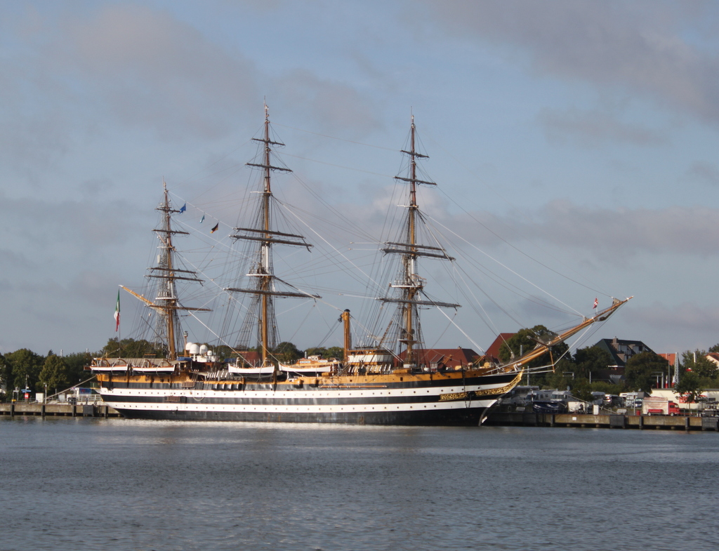 Die Amerigo Vespucci lag am Morgen des 09.08.2019 in Warnemünde