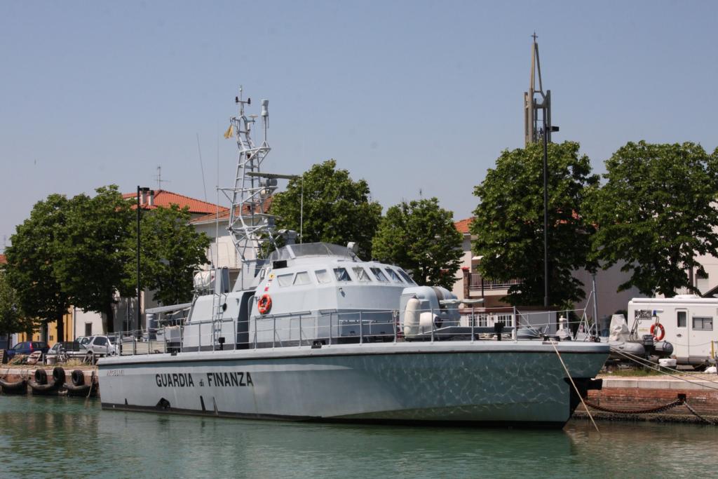 Die ANGELINI der italienischen Guardia Finanza lag am 8.6.2015 im Hafen Rimini.