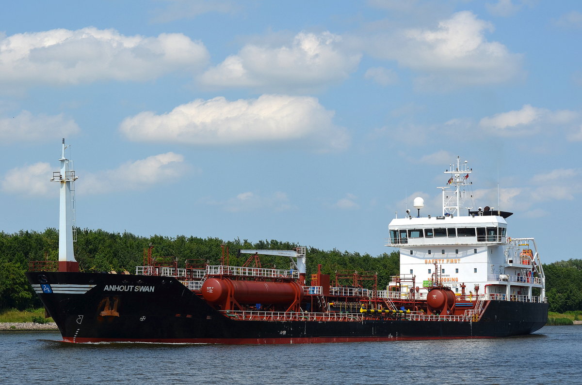 Die Anhout Swan IMO-Nummer:9401300 Flagge:Dänemark Länge:120.0m Breite:17.0m Baujahr:2008 Bauwerft:Icdas Celik Enerji Tersane Ulasim Sanayi A.S,Istanbul Türkei bei Fischerhütte im Nord-Ostsee-Kanal am 23.06.19