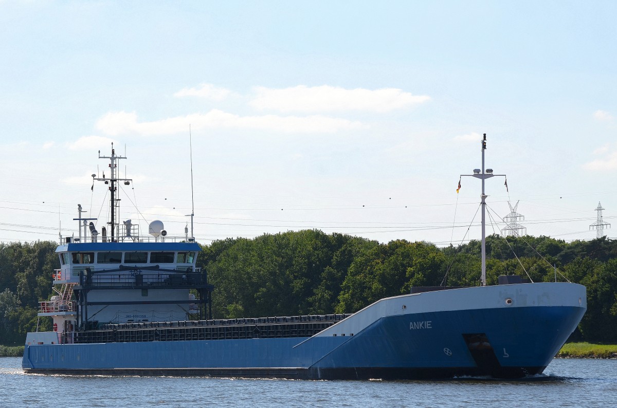 Die Ankie IMO-Nummer:9331359 Flagge:Niederlande Länge:89.0m Breite:11.0m Baujahr:2007 am 09.08.15 im Nord-Ostsee-Kanal bei Rade.