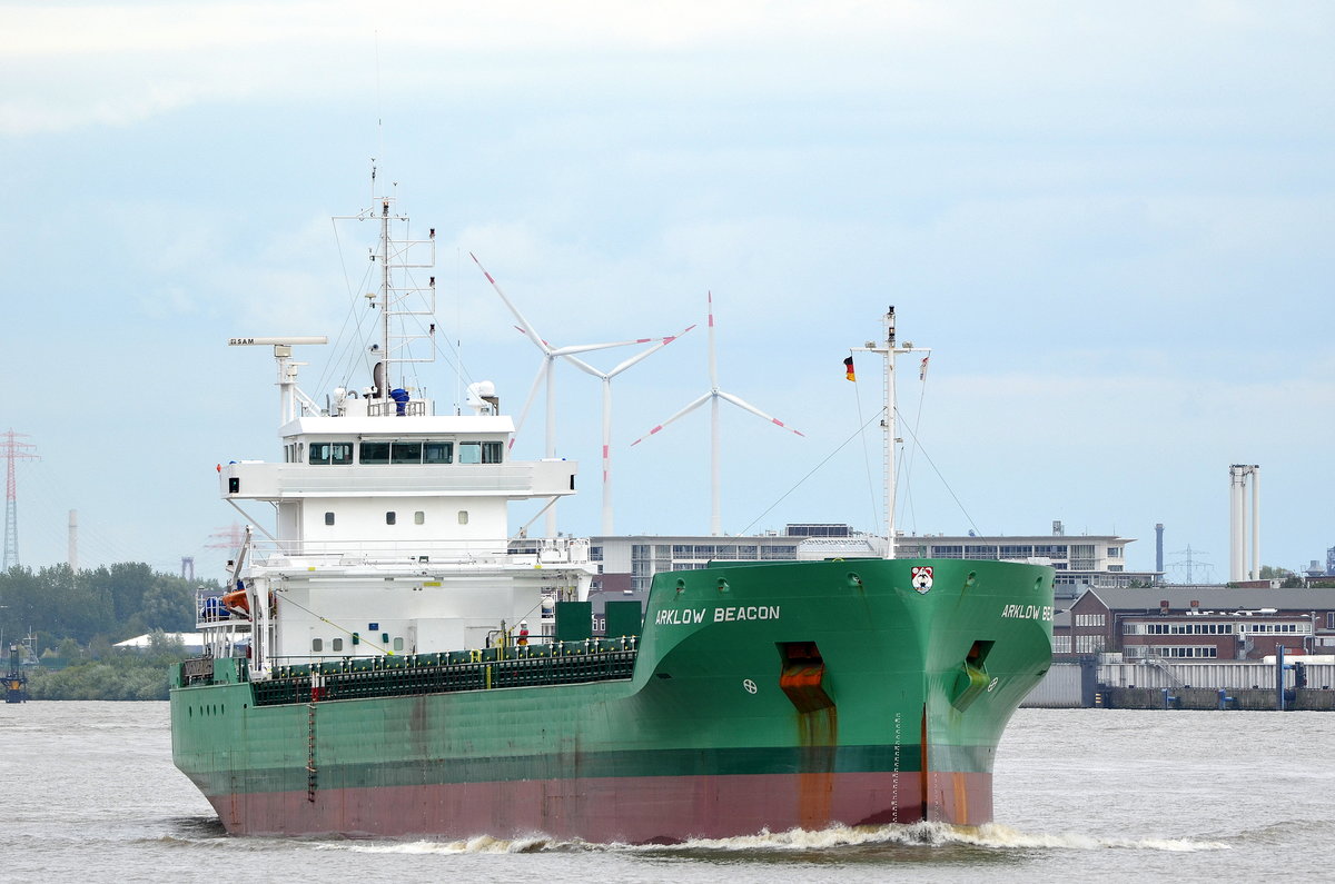 Die ARKLOW BEACON Flagge:Niederlande Länge:119.0m Breite:15.0m Baujahr:2014 Bauwerft:Ferus Smit Scheepswerf,Hoogezand Niederlande auslaufend aus Hamburg vor Blankenese am 31.08.20