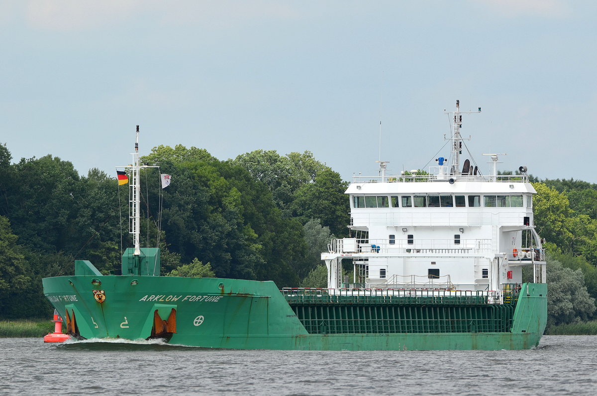 Die Arklow Fortune IMO-Nummer:9361744 Flagge:Irland Länge:90.0m Breite:14.0m Baujahr:2007 Bauwerft:Astilleros De Murueta,Murueta Spanien am 20.06.18 bei Rade im Nord-Ostsee-Kanal.