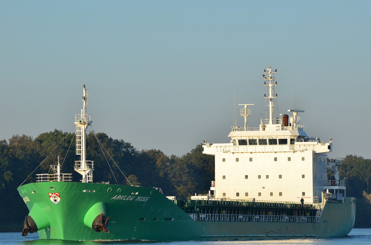 Die Arklow Muse IMO-Nummer:9509487 Flagge:Irland Länge:136.0m Breite:22.0m Baujahr:2013 Bauwerft:Dae Sun Shipbuilding&Engineering,Pusan Südkorea aufgenommen am 04.10.14 bei Rade im Nord-Ostsee-Kanal.