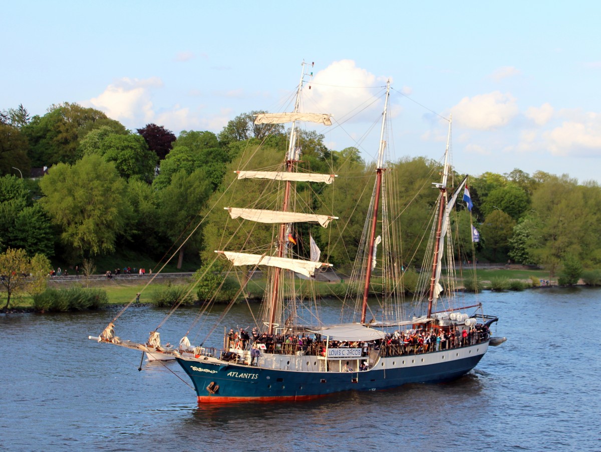 Die Atlantis am 12.05.2013 auf der Elbe bei Hamburg.