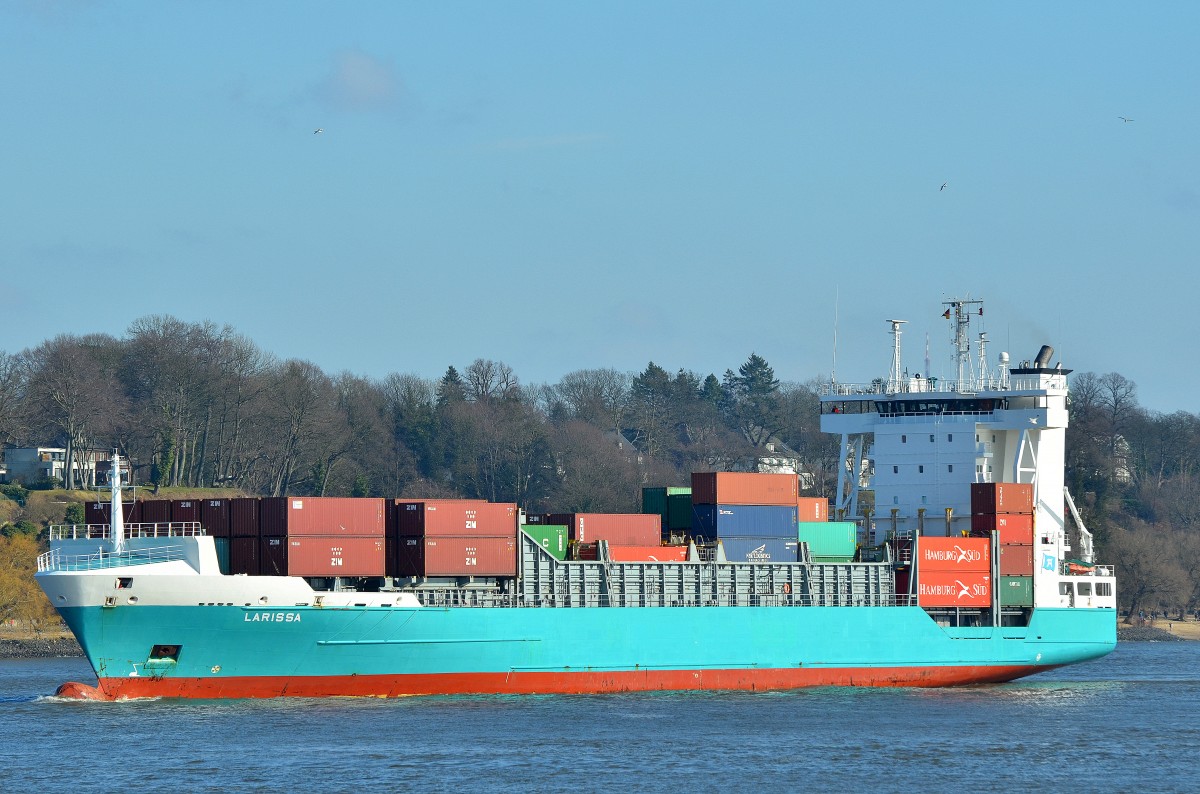 Die aus Hamburg auslaufende Larissa IMO-Nummer:9246566 Flagge:Zypern Länge:134.0m Breite:23.0m Baujahr:2004 Bauwerft:Sietas,Hamburg Deutschland aufgenommen am 23.02.14 am Rüschpark Finkenwerder.