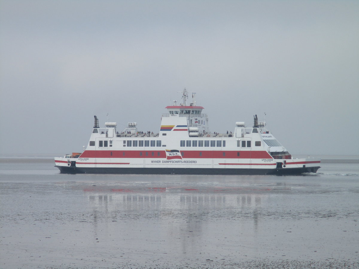 Die Autofähre  UTHLANDE  nach Amrum und Wyk,am 21.September 2020,verließ Dagebüll.