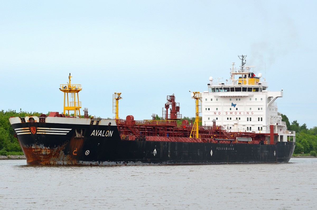 Die Avalon IMO-Nummer:9327097 Flagge:Gibraltar Länge:168.0m Breite:26.0m Baujahr:2005 Bauwerft:3 Maj Shipbuilding Industry,Rijeka Kroatien am 18.05.14 im Nord-Ostsee-Kanal bei Fischerhütte.