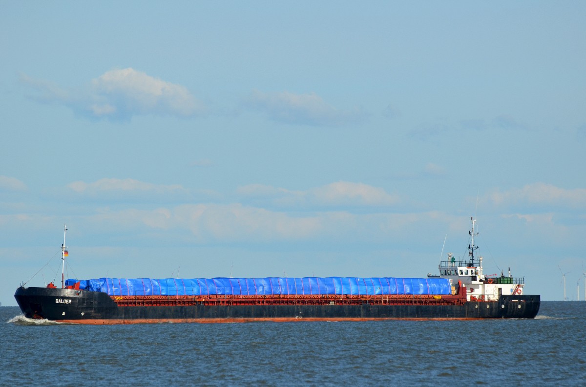 Die Balder IMO-Nummer:8505549 Flagge:Antigua und Barbuda Länge:82.0m Breite:12.0m Baujahr:1986 Bauwerft:Damen Shipyard Bergum,Bergum Niederlande vor der Alten Liebe Cuxhaven am 05.04.15