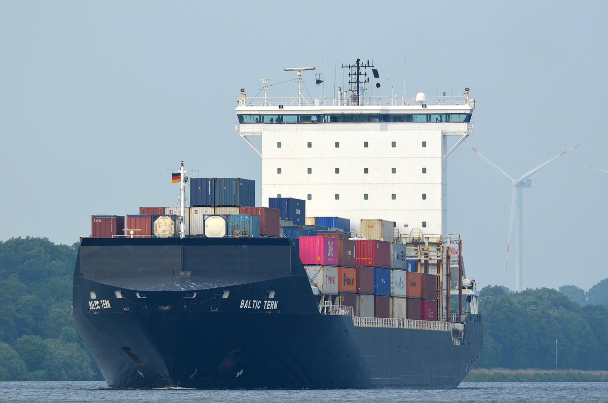 Die Baltic Tern ex. Eilbek IMO-Nummer:9313199 Flagge:ZypernLänge:169.0m Breite:27.0m Baujahr:2005 Bauwerft:Meyer Werft,Papenburg Deutschland am 20.06.18 bei Rade im Nord-Ostsee-Kanal.