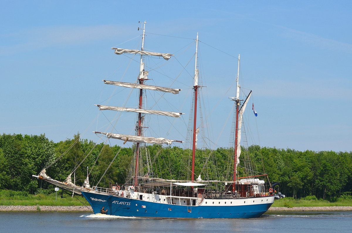 Die Barkentine Atlantis Länge:57,00m Breite:7,45m Tiefgang:4,70m Segelfläche:742m² Flagge:Niederlande auf dem Nord-Ostsee-Kanal bei Fischerhütte am 02.06.19
