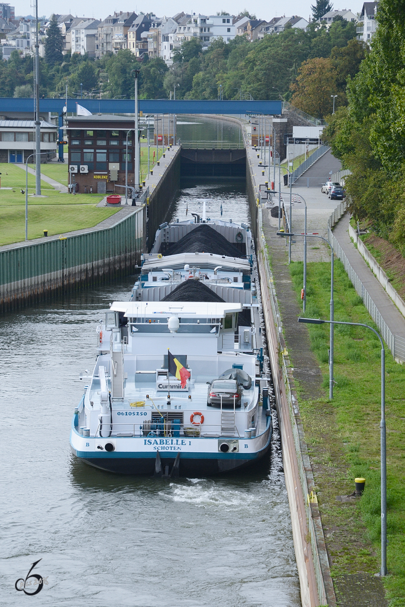 Die Belgische  Isabelle 1  bei der Einfahrt in die Moselschleuse im September 2013 in Koblenz.