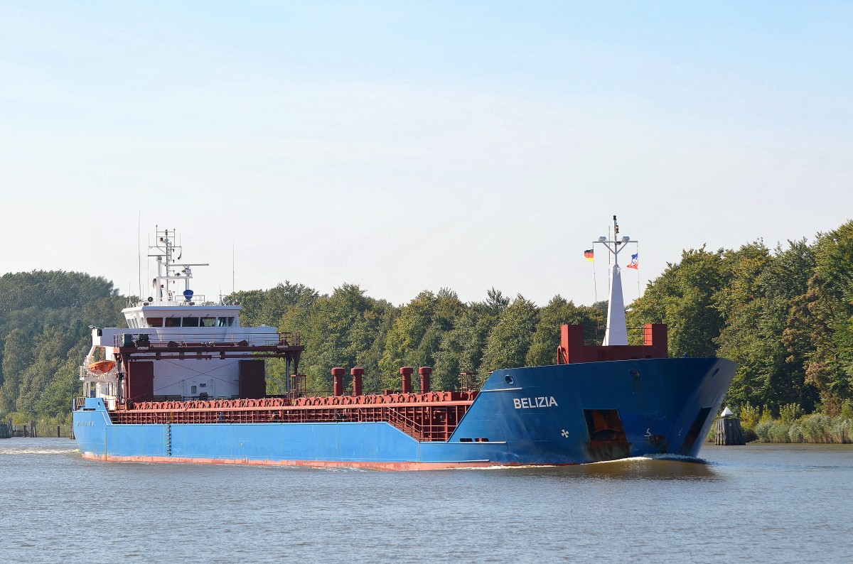 Die Belizia IMO-Nummer:9433341 Flagge:Antigua und Barbuda Lnge:116.0m Breite:16.0m Baujahr:2008 Bauwerft:Hoogezand Niederlande an der Weiche Fischerhtte im Nord-Ostsee-Kanal am 03.10.13