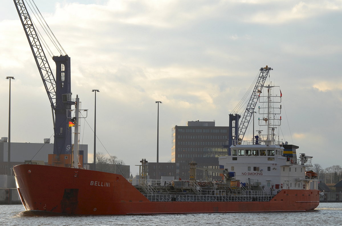 Die Bellini IMO-Nummer:9157014 Flagge:Antigua und Barbuda Länge:94.0m Breite:12.0m Baujahr:2000 aufgenommen im Nord-Ostsee-Kanal bei Rendsburg am 19.11.16