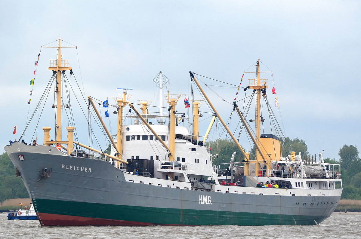 Die Bleichen IMO-Nummer:5046281 Flagge:Deutschland Länge:93.0m Breite:13.0m Baujahr:1958 Bauwerft:HDW Nobiskrug,Rendsburg Deutschland bei Einlaufparade zum 830 Hamburger Hafengeburtstag am 10.05.19
