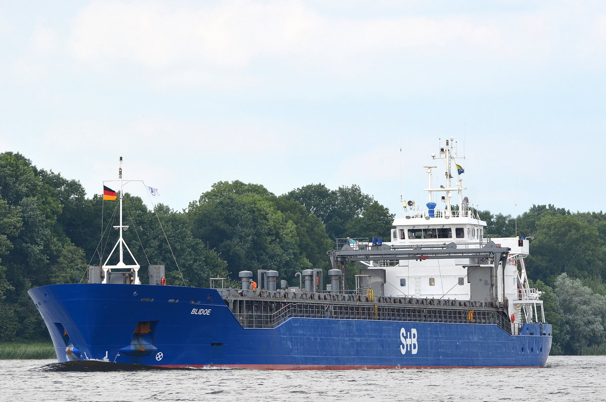 Die Blidoe IMO-Nummer:9393840 Flagge:Zypern Länge:105.0m Breite:16.0m Baujahr:2008 Bauwerft:Bodewes Shipyards,Hoogezand Niederlande bei Rade im Nord-Ostsee-Kanal am 20.06.18