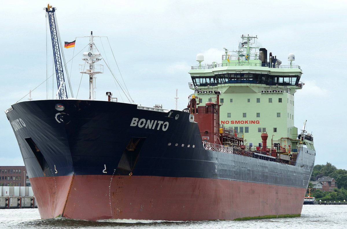 Die Bonito IMO-Nummer:9255270 Flagge:Schweden Länge:170.0m Breite:24.0m Baujahr:2004 Bauwerft:Jinling Shipyard,Nanjing China am 15.07.16 im Nord-Ostsee-Kanal bei Rendsburg.
