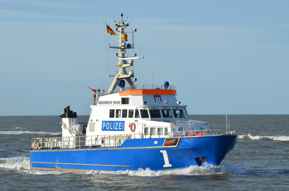 Die Brgermeister Brauer Lnge:30.0m Breite:6.0m vor Cuxhaven am 05.04.15 aufgenommen.