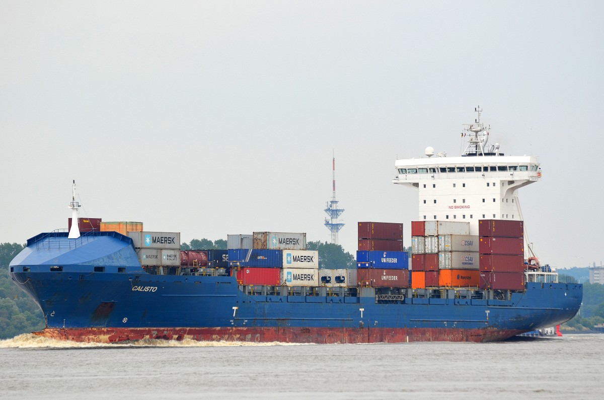 Die Calisto IMO-Nummer:9306067 Flagge:Liberia Länge:168.0m Breite:25.0m Baujahr:2005 Bauwerft:Jiangsu Yangzijiang Shipyard,Jiangyin China passiert auslaufend aus Hamburg Lühe am 15.07.14