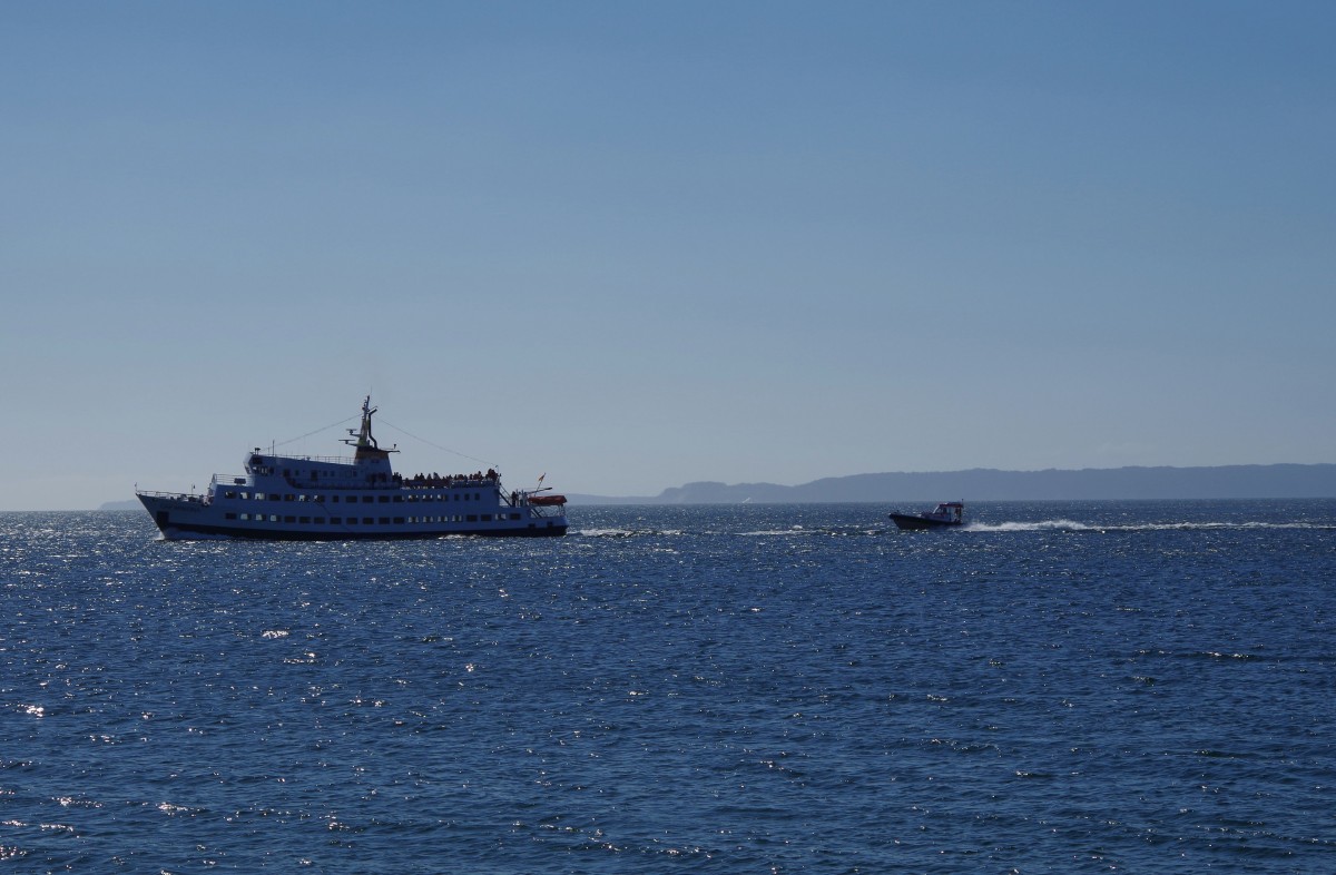 Die  Cap Arkona  am Morgen des 03.04.2015 vor Sassnitz. Im Schlepptau das Tochterboot  Notarius  des Seenotkreuzers  Harro Koepke  auf Übungsfahrt.