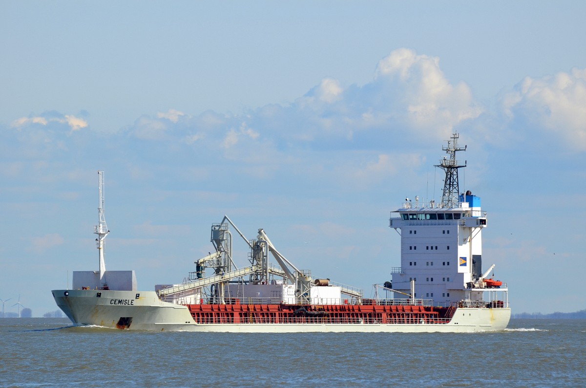 Die Cemisle IMO-Nummer:9213911 Flagge:Antigua und Barbuda Länge:120.0m Breite:17.0m Baujahr:2000 Bauwerft:Polnocna Shipyard,Danzig Polen vor der Alten Liebe Cuxhaven am 05.04.15