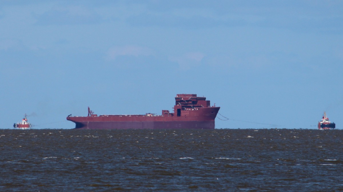 Die Ceona Amazon am 03.05.2014 auf der Weser vor Fedderwardersiel. Ein Neubau auf dem Weg nach Bremerhaven zur Lloydwerft.