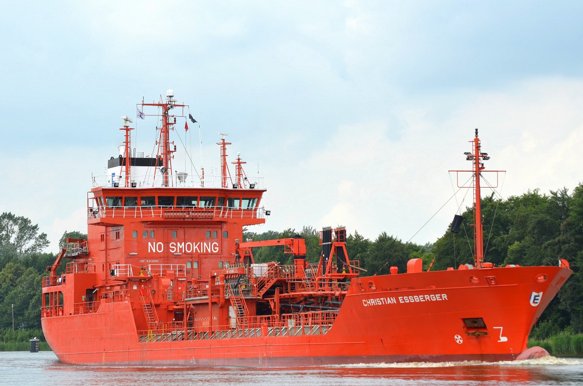 Die Christian Essberger IMO-Nummer:9212498 Flagge:Deutschland Länge:101.0m Breite:16.0m Baujahr:2000 Bauwerft:Sietas,Hamburg Deutschland in Fischerhütte am Nord-Ostsee-Kanal aufgenommen am 06.07.14