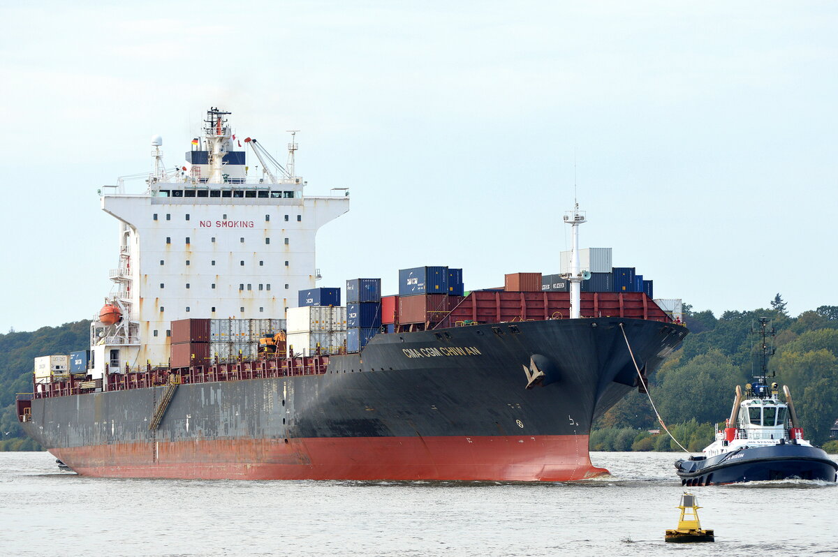 Die CMA CGM CHIWAN IMO-Nummer:9224312 Flagge:Bahamas Länge:260.0m Breite:32.0m Baujahr:2001 Bauwerft:Samsung Heavy Industries,Geoje Südkorea einlaufend nach Hamburg vor Finkenwerder aufgenommen am 20.09.25