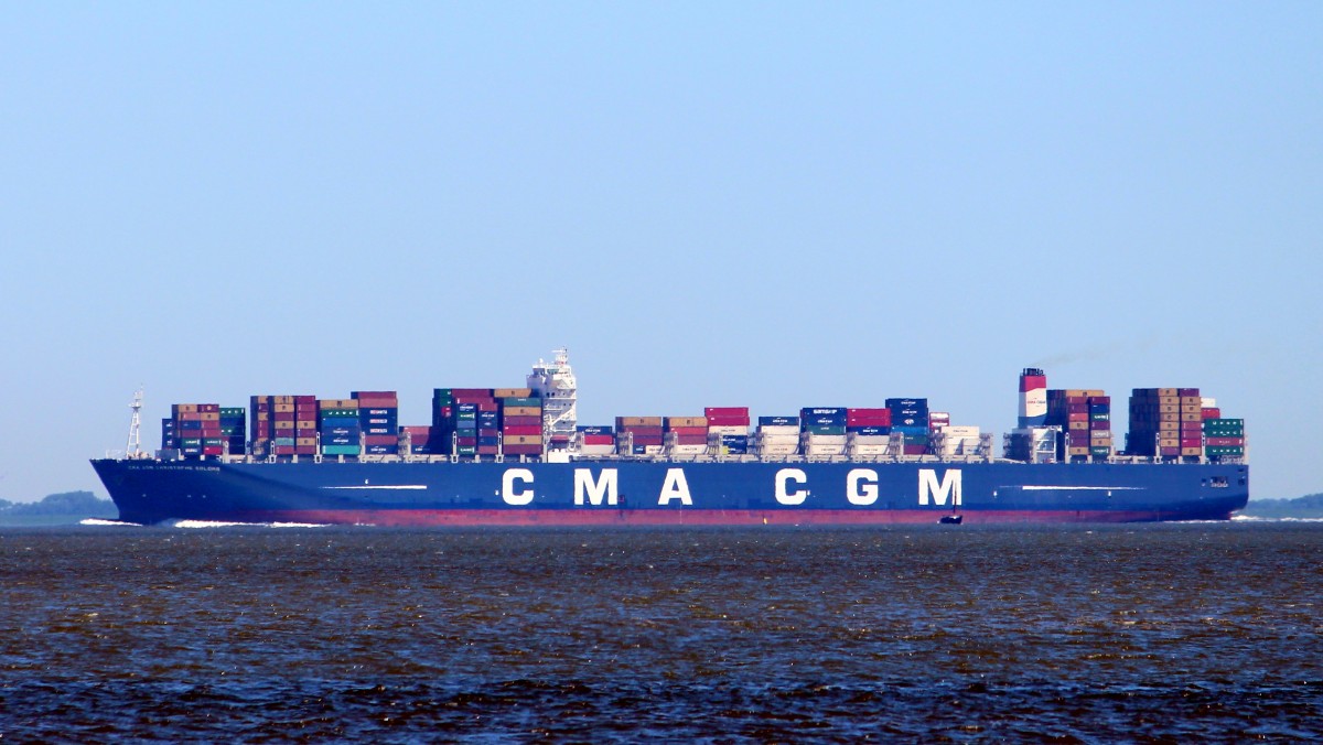 Die CMA CGM Christophe Colomb am 21.07.2013 auf der Weser von Bremerhaven.