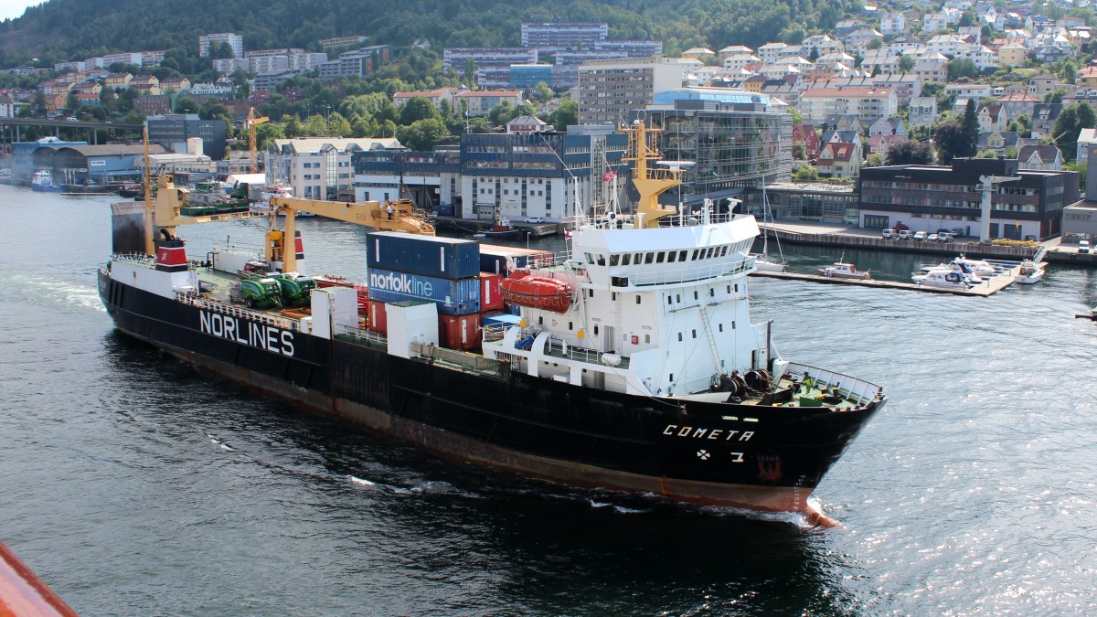 Die Cometa am 26.07.2014 im Hafen von Bergen.