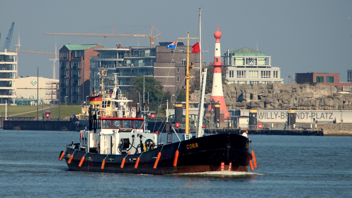 Die Cora am 19.09.2014 auf der Weser vor Bremerhaven.