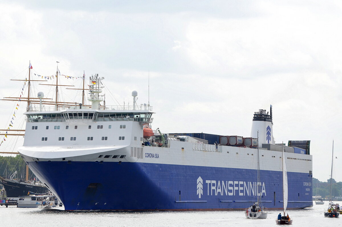 Die CORONA SEA IMO-Nummer:9357597 Flagge:Portugal Länge:187.0m Breite:26.0m Baujahr:2008 Bauwerft:CSC Jinling Shipyard,Nanjing China auslaufend aus Travemünde am 26.07.25