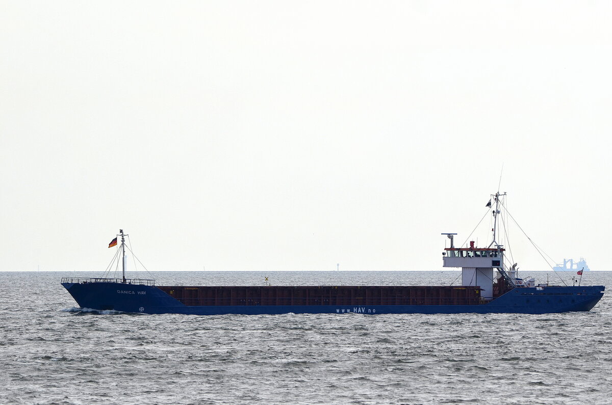 Die DANICA HAV IMO-Nummer:8401535 Flagge:Bahamas Länge:82.0m Breite:11.0m Baujahr:1984 Bauwerft:Peters Schiffswerft,Wewelsfleth Deutschland vor Cuxhaven am 23.08.22 aufgenommen.