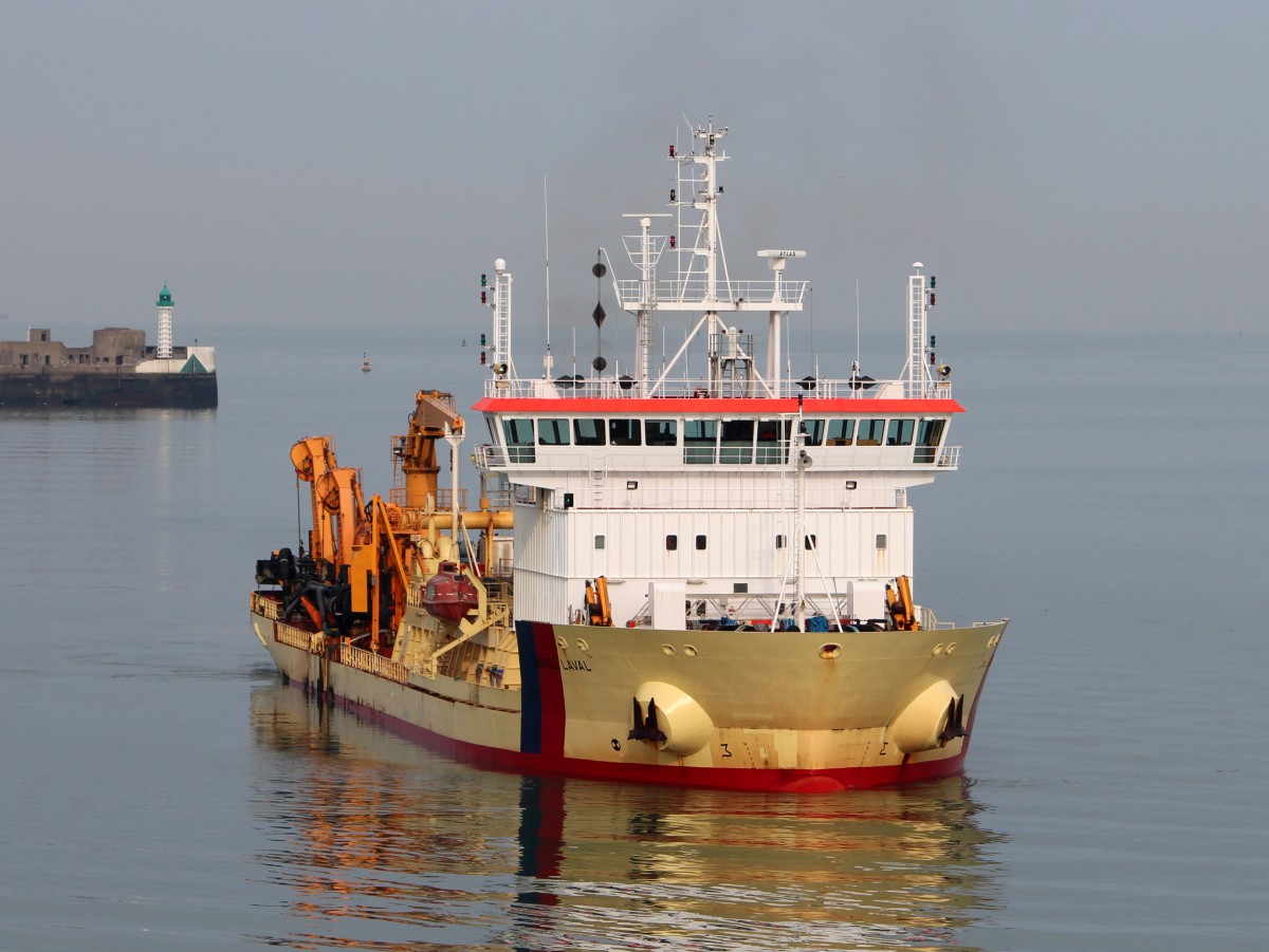 Die Daniel Laval ist 104m lang und 22m breit. Sie war am 21.04.2014 im Hafen von Le Havre.