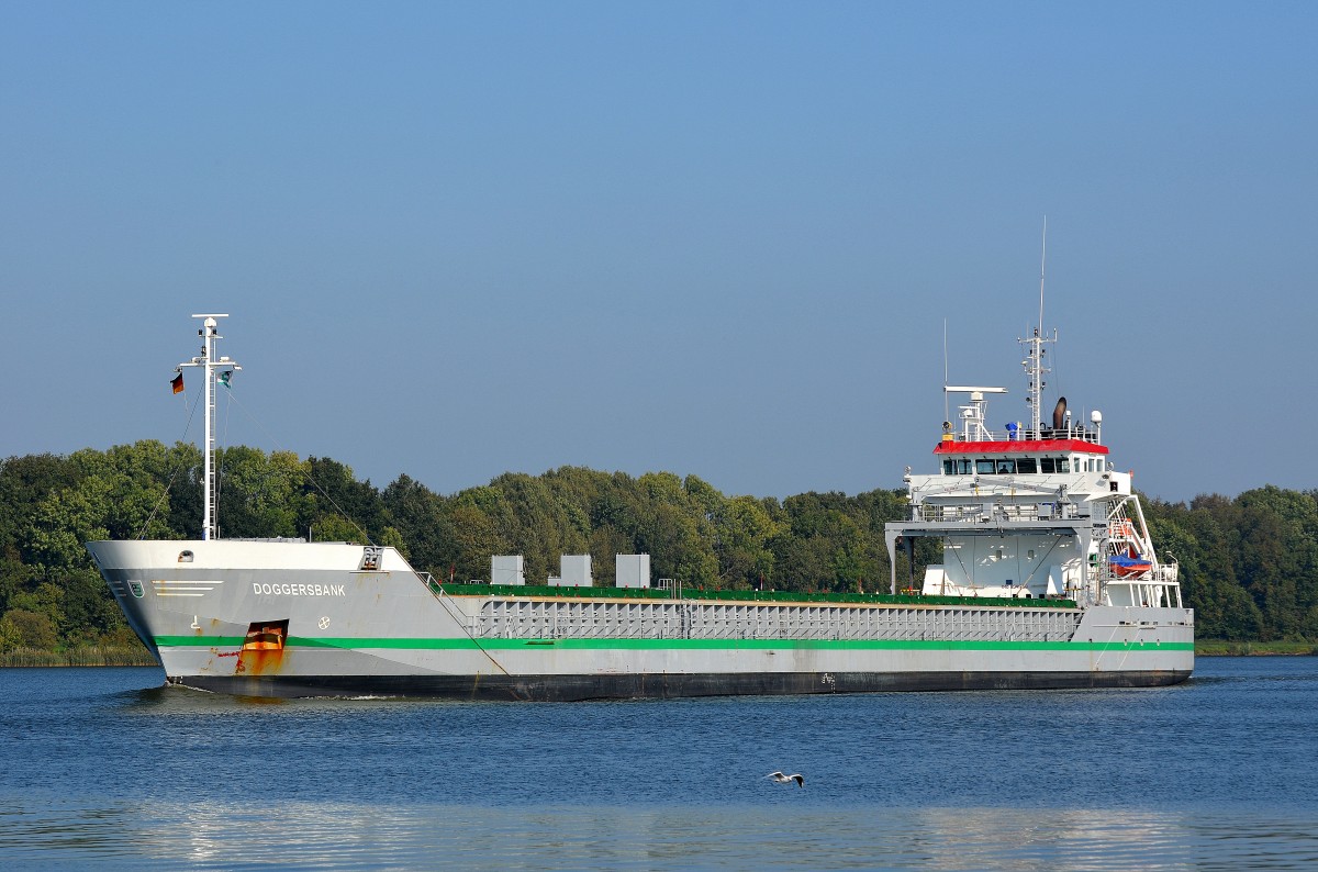 Die Doggersbank IMO-Nummer:9341768 Flagge:Niederlande Länge:111.0m Breite:14.0m Baujahr:2006 Bauwerft:Ferus Smit Scheepswerf,Hoogezand Niederlande am 04.10.14 bei Rade im Nord-Ostsee-Kanal.