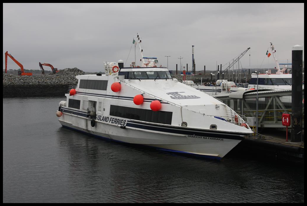 Die Draioch na Farreige der Island Ferries lag am 9.4.2017 im Hafen Rossaveal Mil an der Westküste Irlands im Hafen.